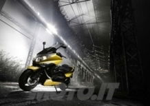 TMAX 500 riprone il giallo deciso con cui esordì nel 2000