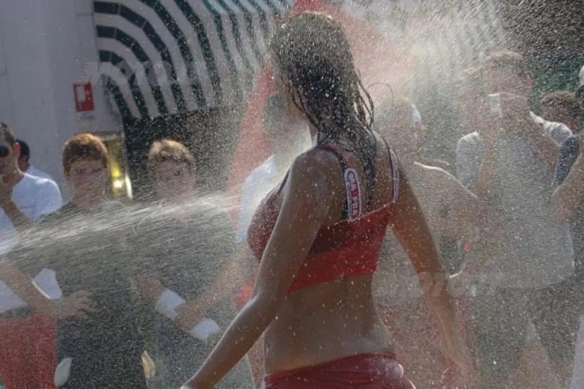 Car Wash. Istruzioni per il lavaggio: usare acqua tiepida, insaponare bene e risciacquare (13)