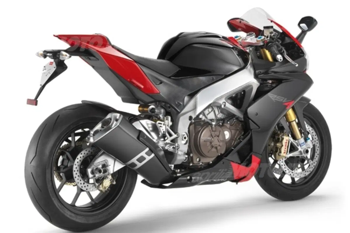 La casa di Noale presenta la nuova arma per il Mondiale SBK 2009, RSV4 (11)