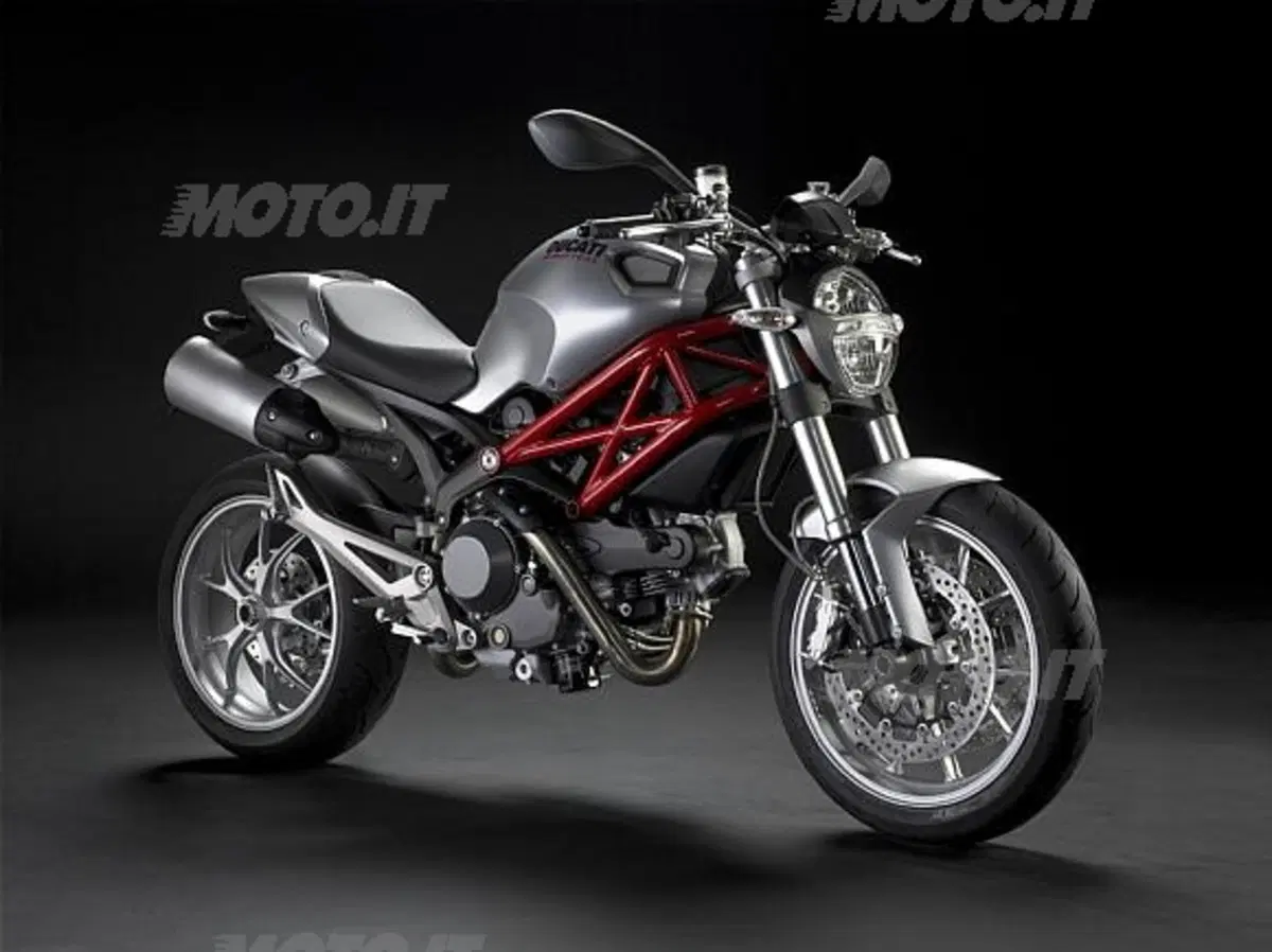 Debutta il Monster 1100 (2)