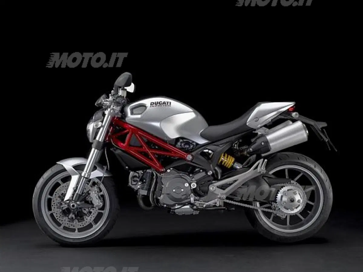 Debutta il Monster 1100 (3)