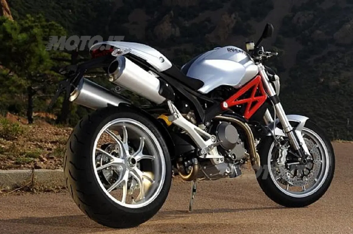 Debutta il Monster 1100 (6)