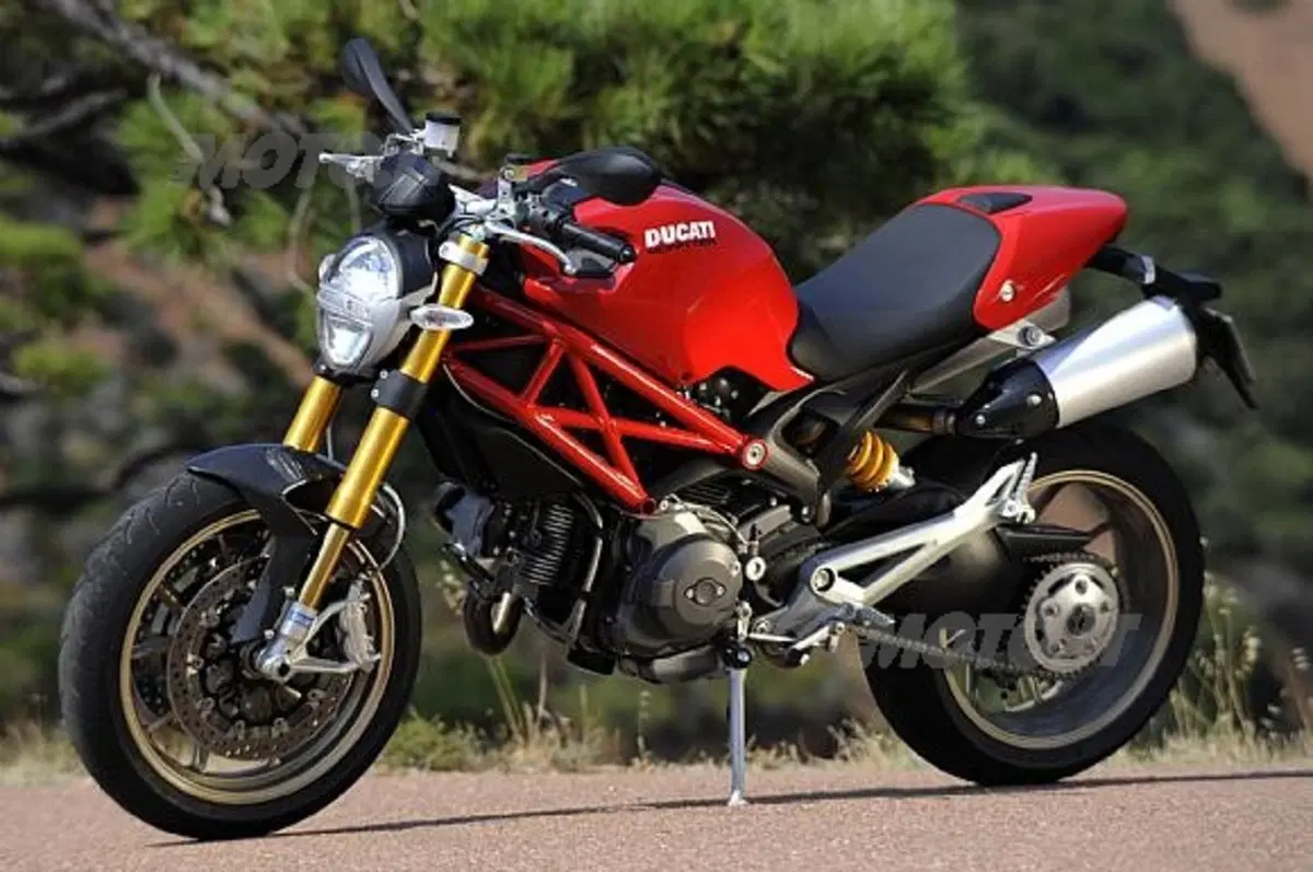 Debutta il Monster 1100 (7)