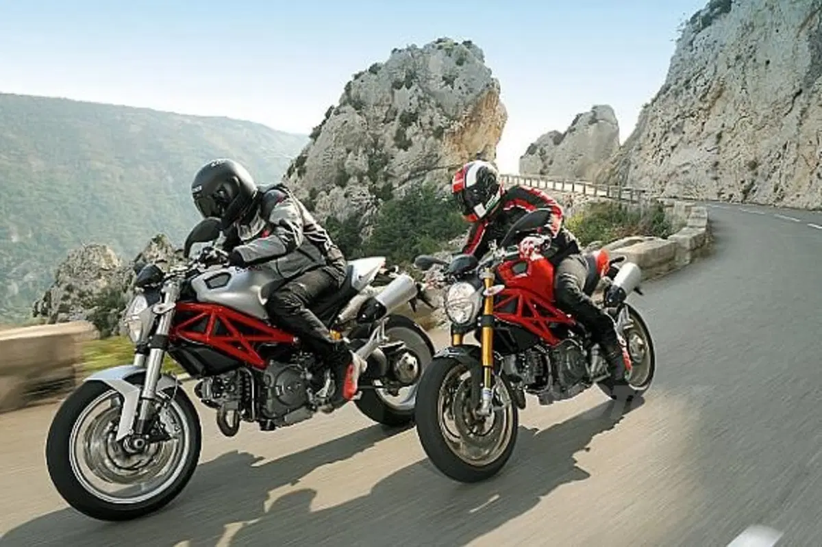 Debutta il Monster 1100 (8)
