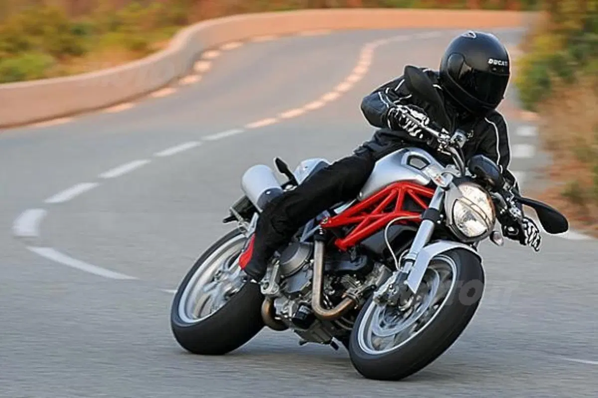 Debutta il Monster 1100 (9)