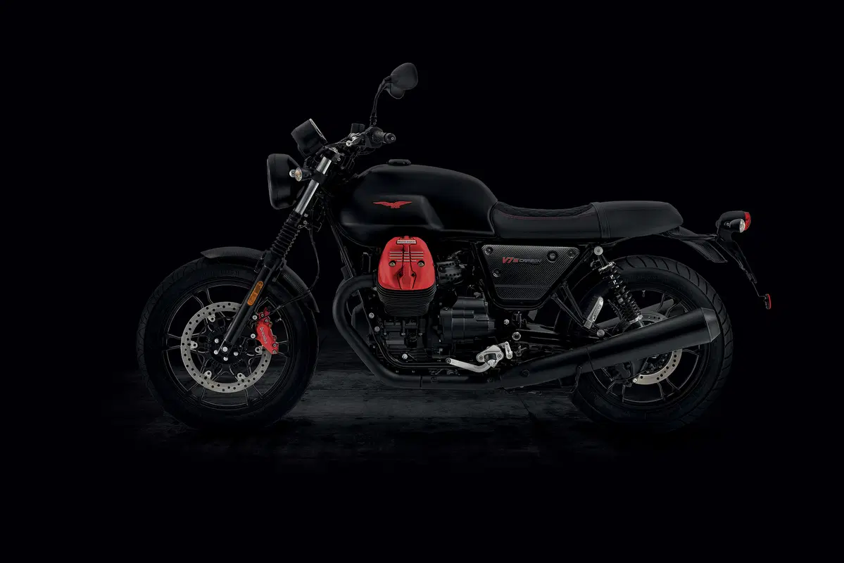 Moto Guzzi V7 III Carbon è ora disponibile presso i concessionari (4)
