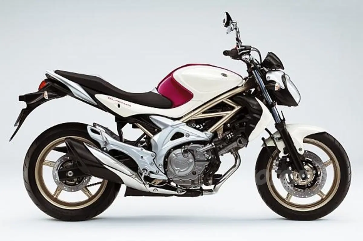 Più potente e aggressiva che mai arriva la GSX-R 1000 K9 (8)