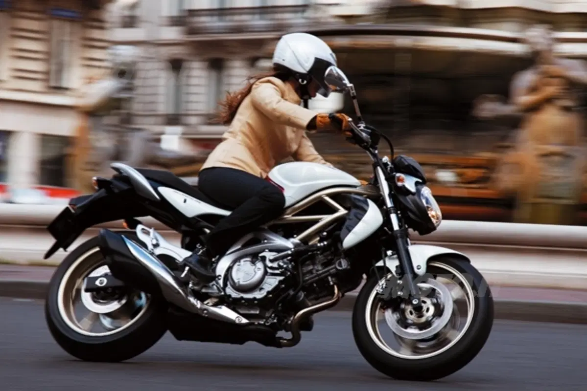 Più potente e aggressiva che mai arriva la GSX-R 1000 K9 (12)