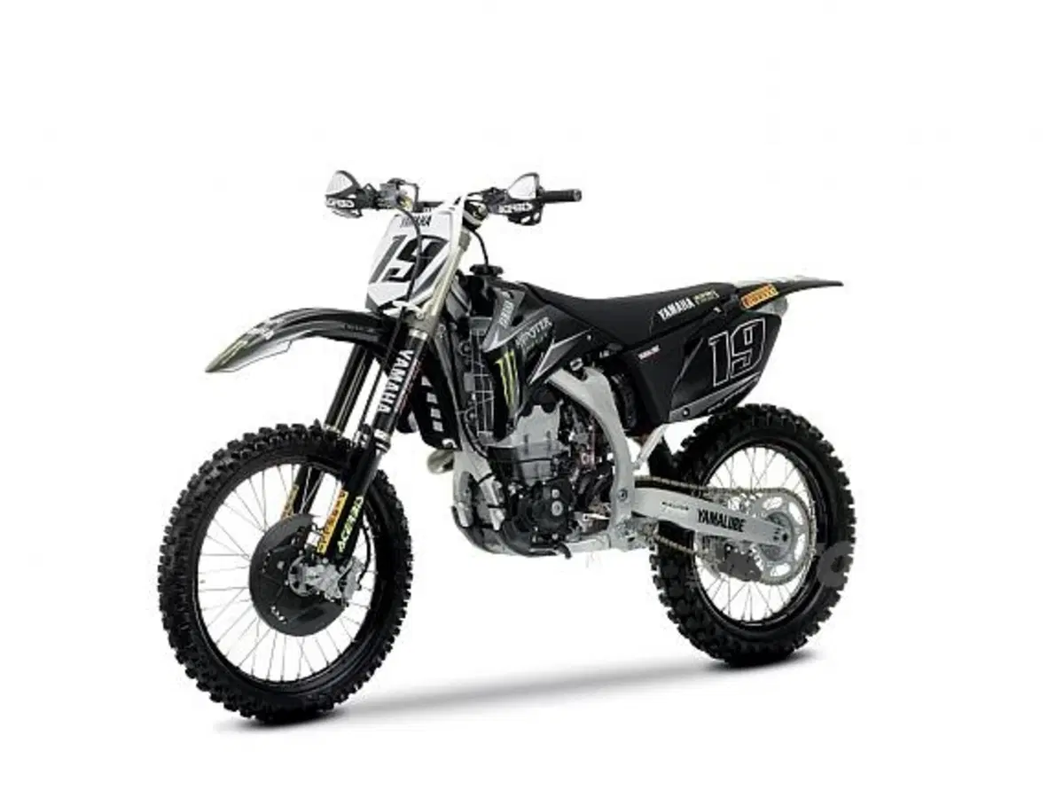 Arriva la replica della Yamaha Monster Motocross YZ450F con cui Philippaerts ha vinto il Mondiale