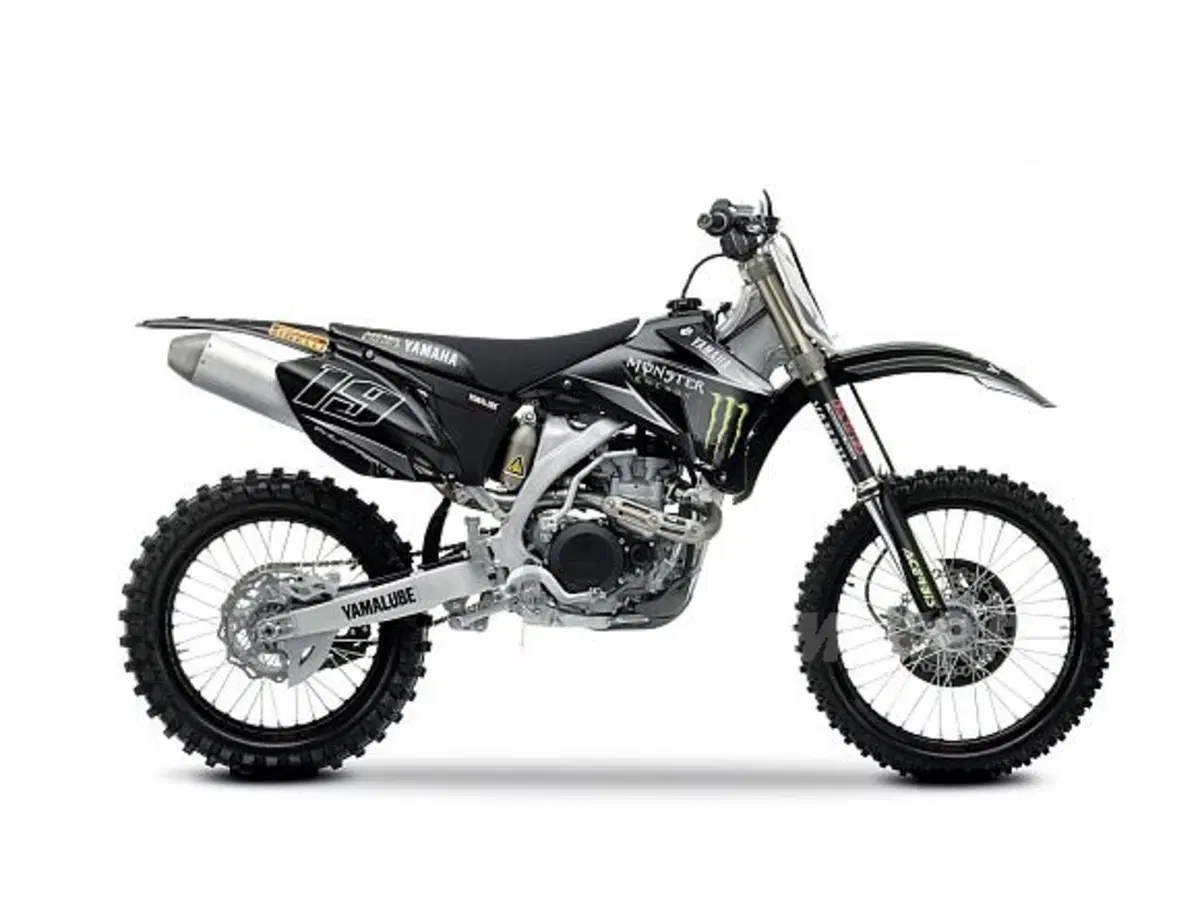 Arriva la replica della Yamaha Monster Motocross YZ450F con cui Philippaerts ha vinto il Mondiale (3)