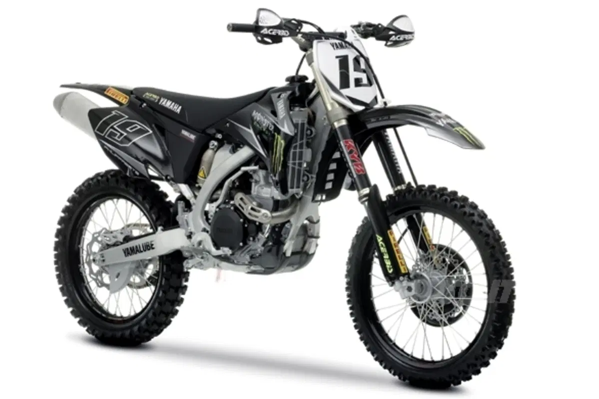 Arriva la replica della Yamaha Monster Motocross YZ450F con cui Philippaerts ha vinto il Mondiale (8)