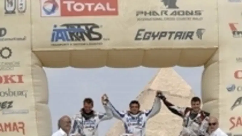 Podio assoluto e vittoria finale di classe per l'Aprilia RXV 450 Africa di Zanotti