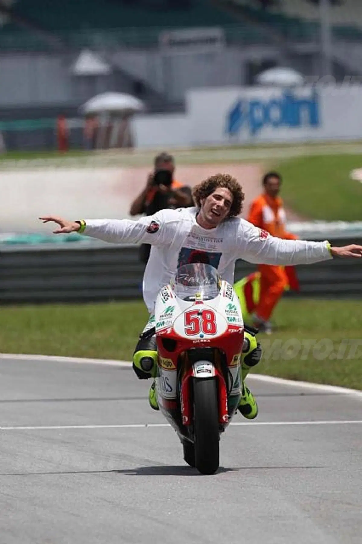Gilera compie cento anni e festeggia con la vittoria di Marco Simoncelli nella classe 250 (3)