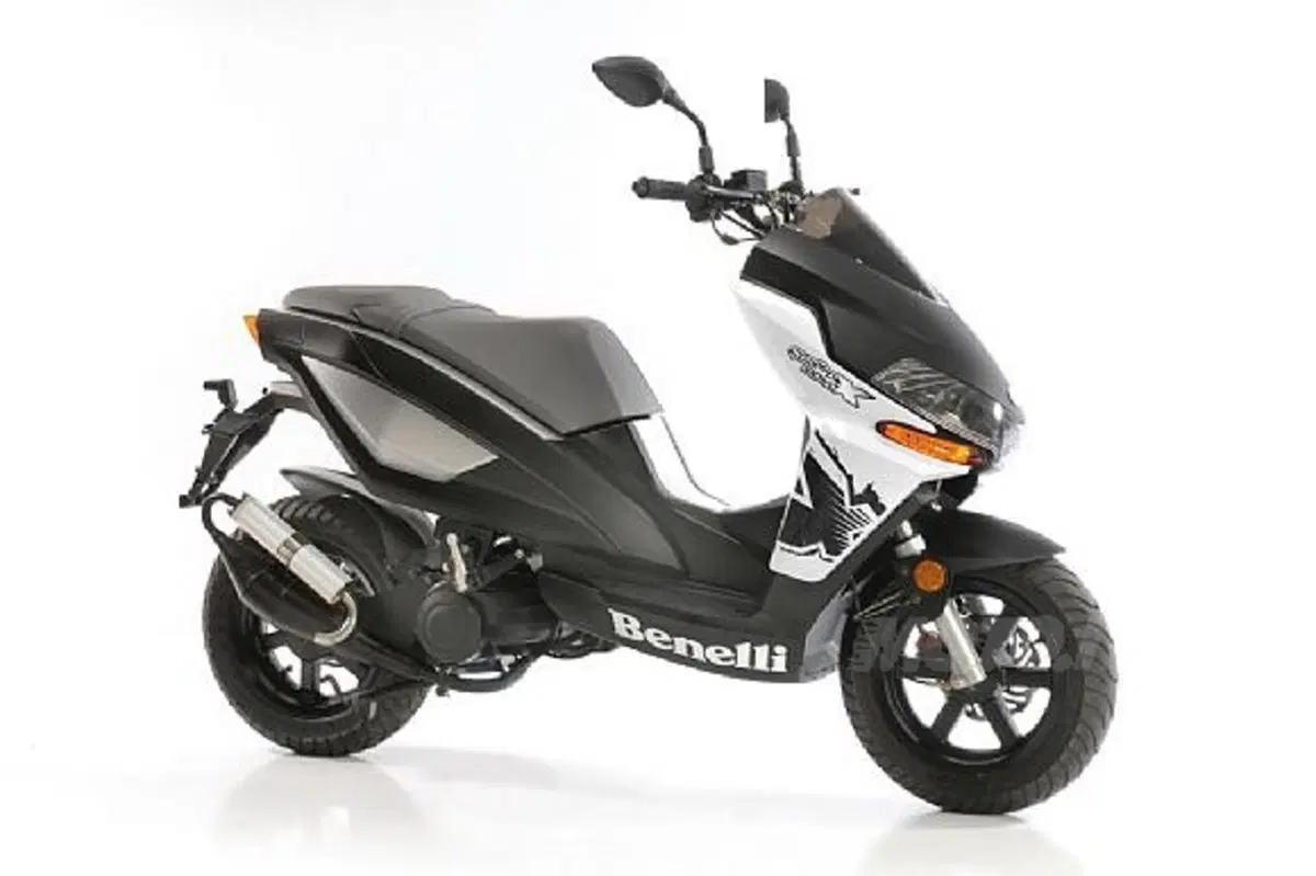 Debutta QuattronoveX, il nuovo scooter 50 della casa pesarese (4)