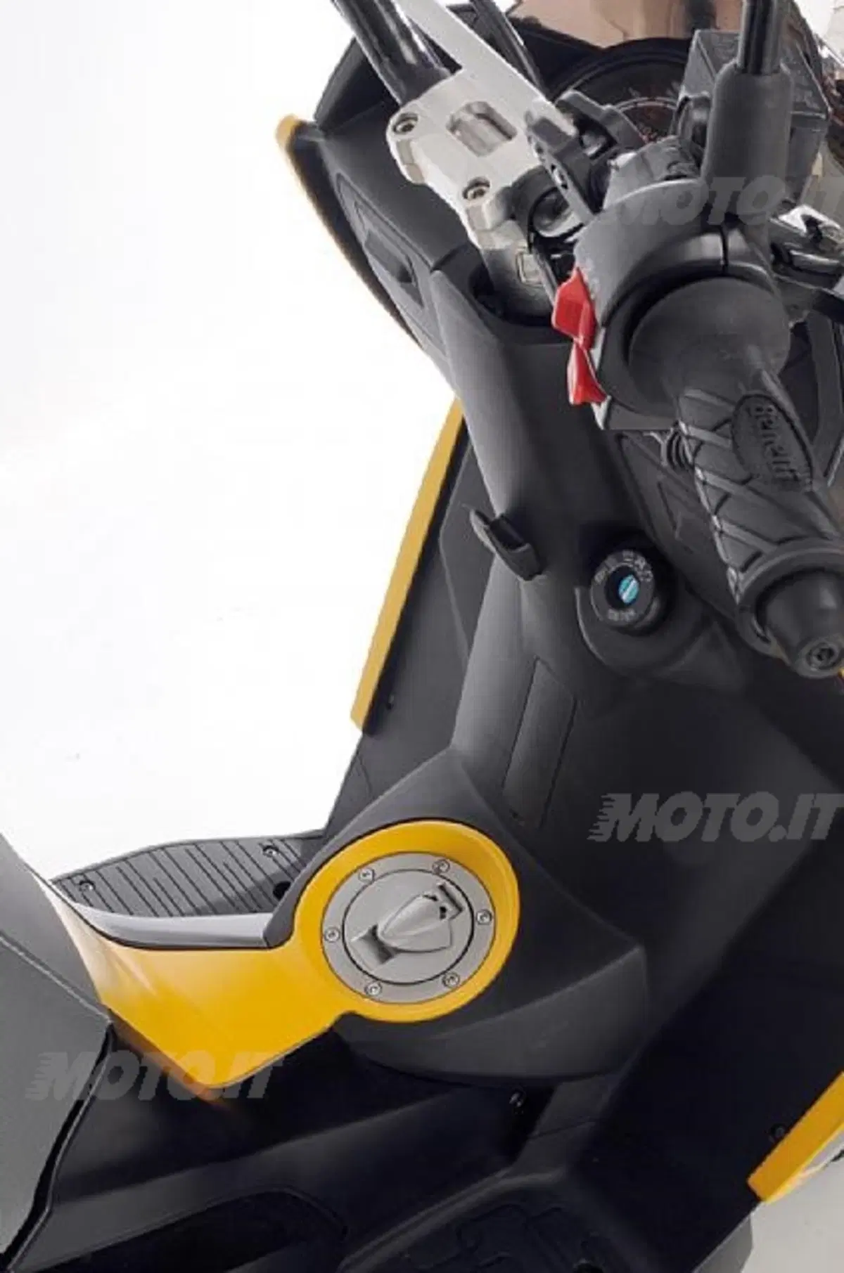 Debutta QuattronoveX, il nuovo scooter 50 della casa pesarese (7)