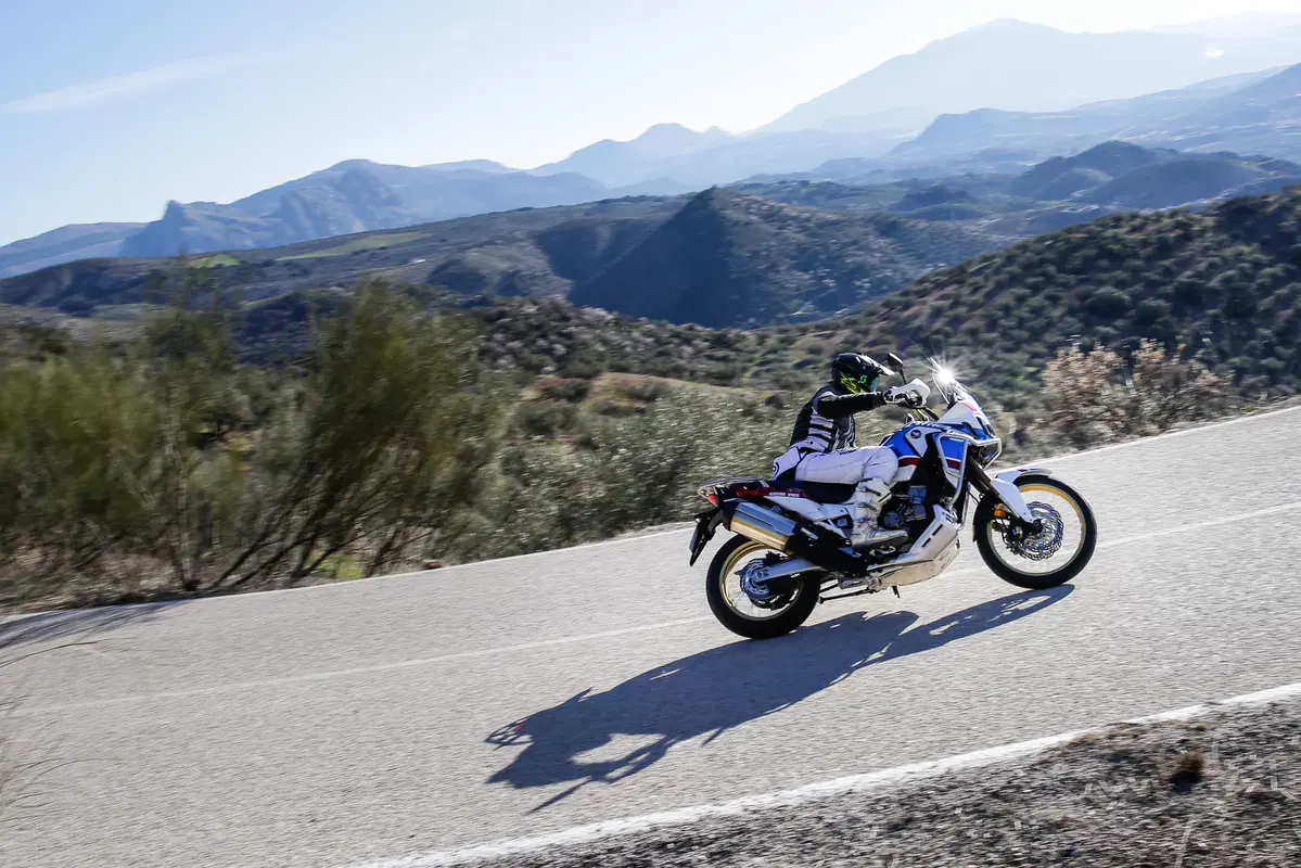 Honda Africa Twin CRF1000L Adventure Sports 2018 TEST STRADA (4)