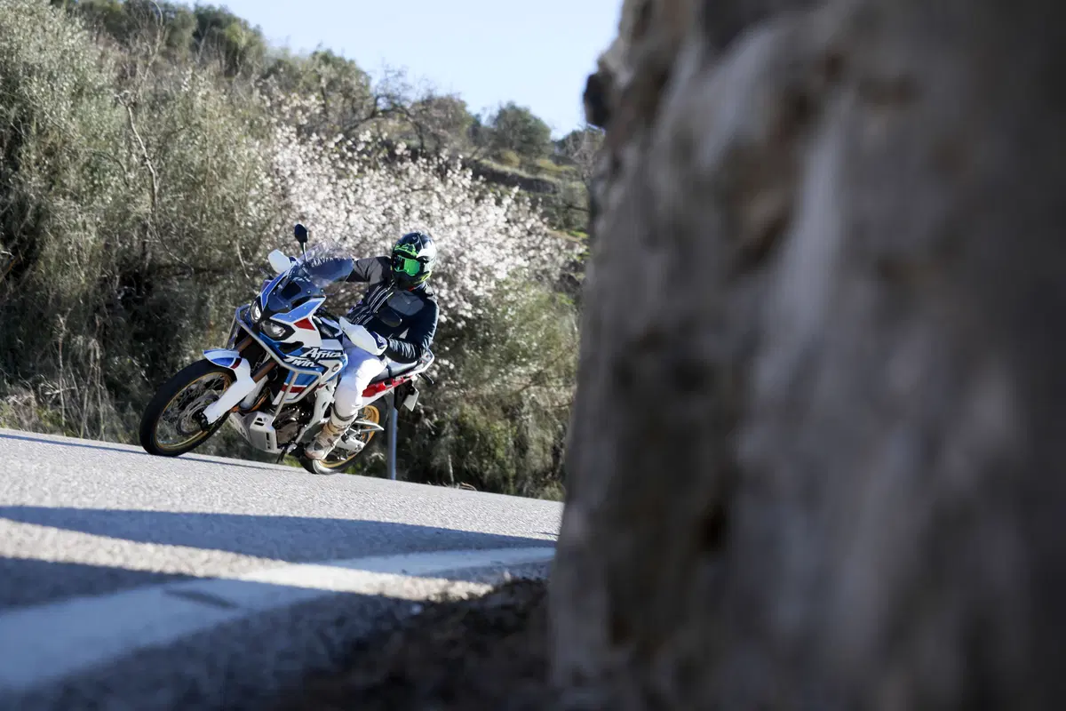 Honda Africa Twin CRF1000L Adventure Sports 2018 TEST STRADA (8)