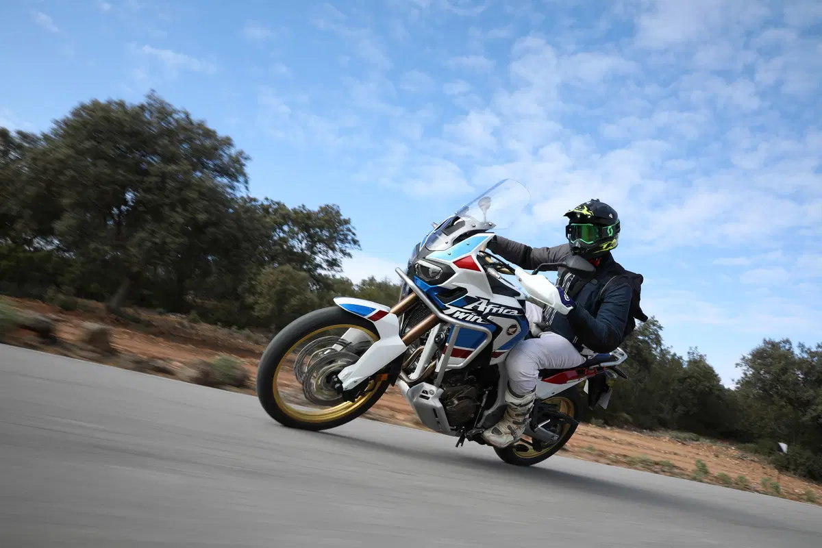 Honda Africa Twin CRF1000L Adventure Sports 2018 TEST STRADA (9)
