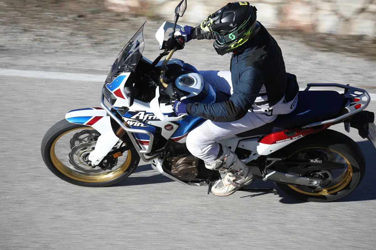 Honda Africa Twin CRF1000L Adventure Sports 2018 TEST STRADA (11)