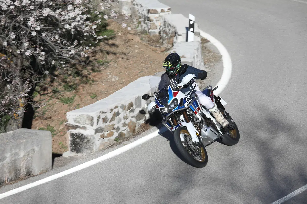 Honda Africa Twin CRF1000L Adventure Sports 2018 TEST STRADA (12)