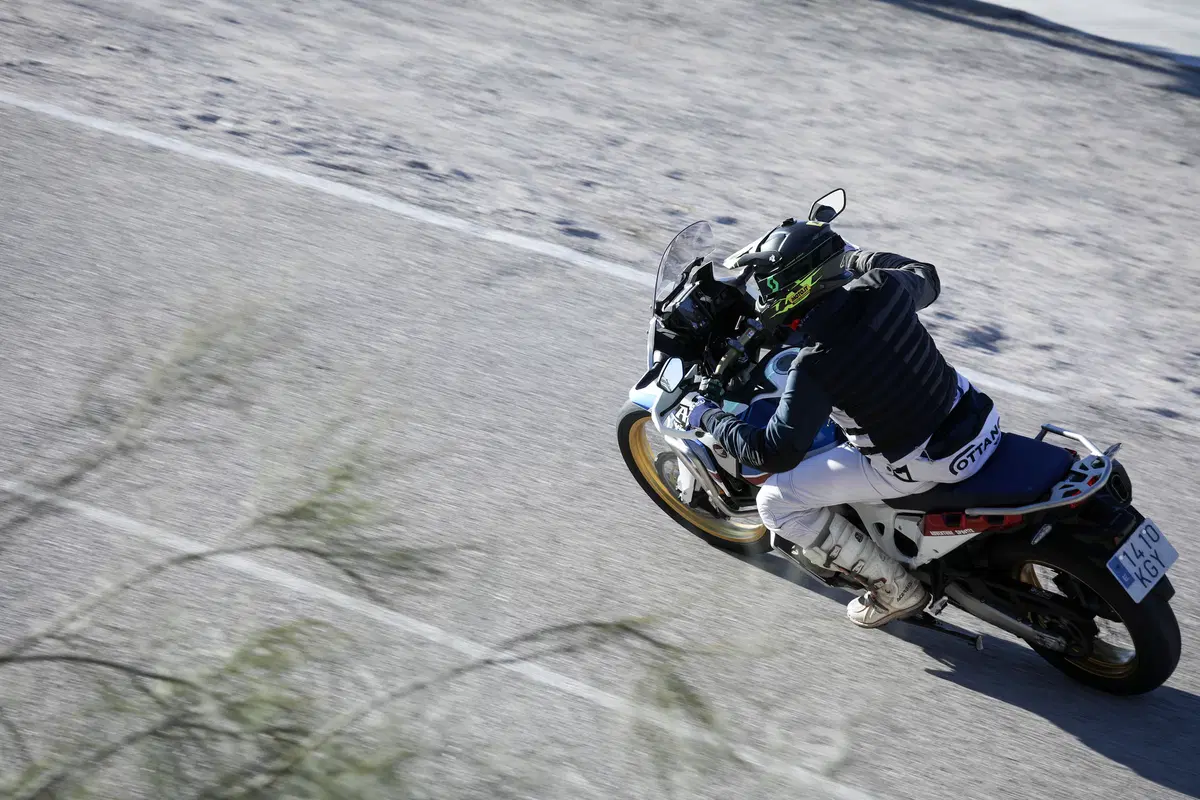 Honda Africa Twin CRF1000L Adventure Sports 2018 TEST STRADA (10)