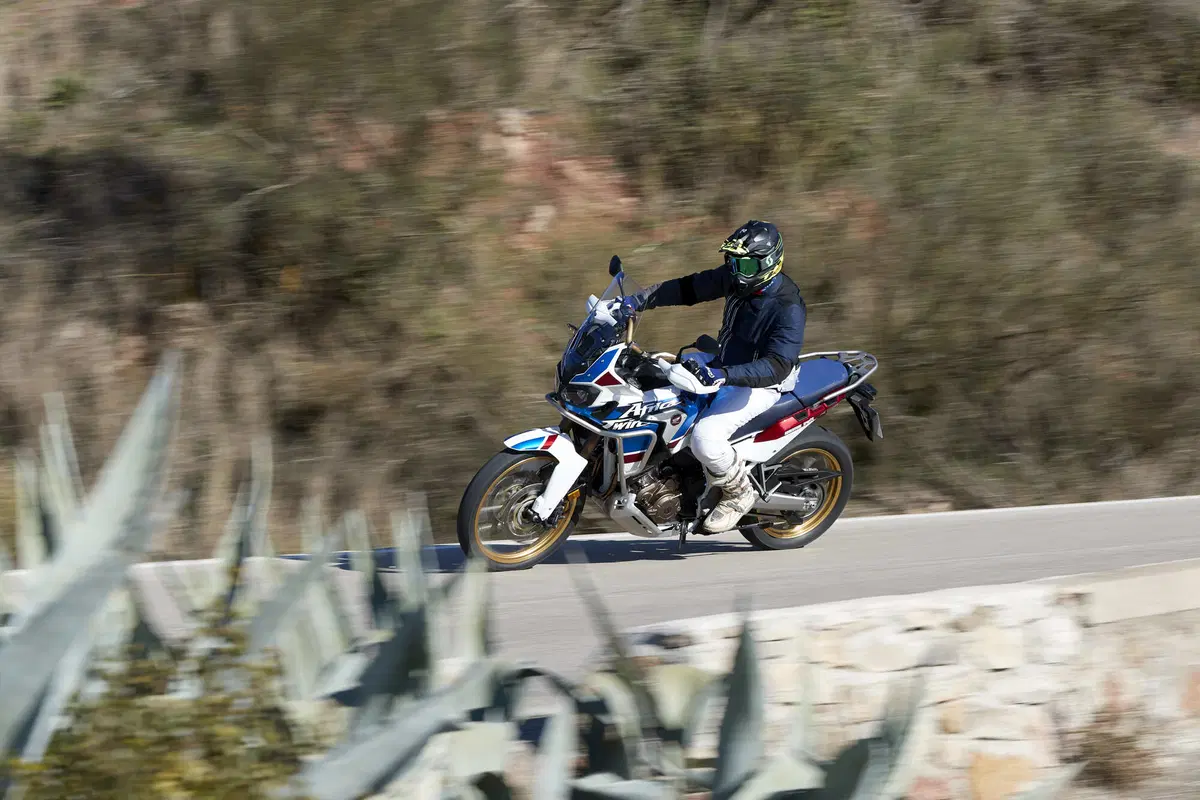 Honda Africa Twin CRF1000L Adventure Sports 2018 TEST STRADA (14)