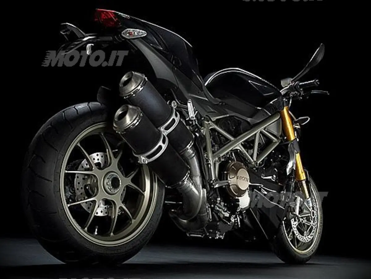 Scendono in passerella all'EICMA le nuove nate di Borgo Panigale (2)