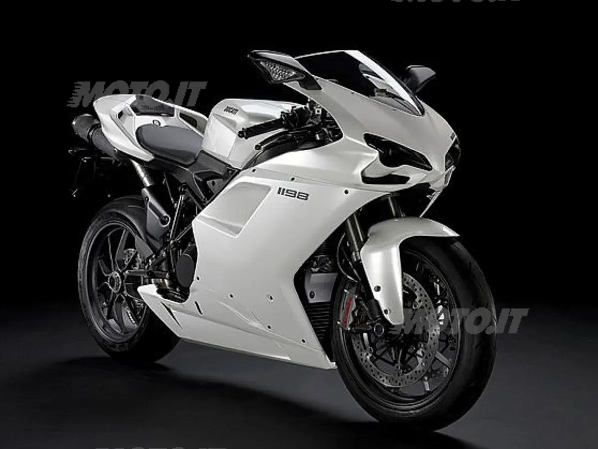 Scendono in passerella all'EICMA le nuove nate di Borgo Panigale (3)