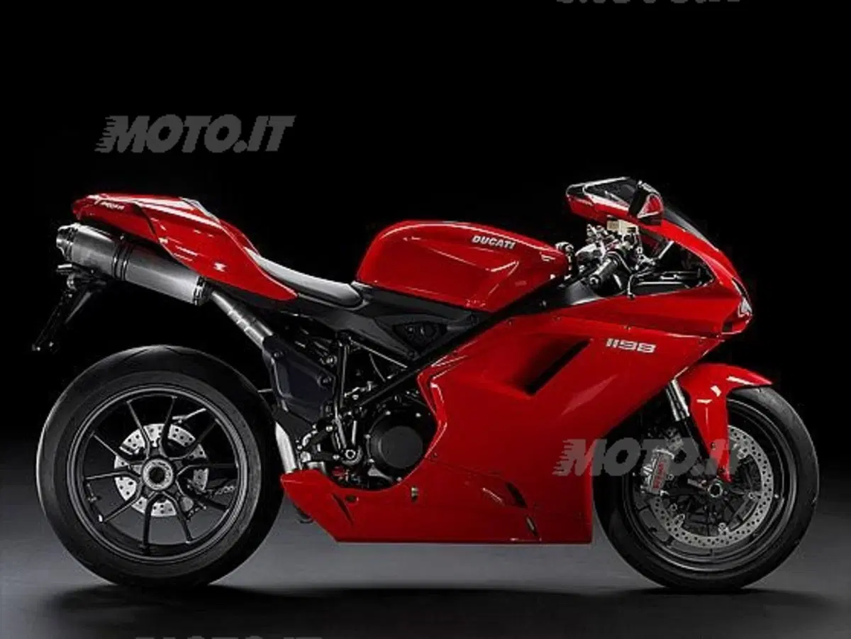 Scendono in passerella all'EICMA le nuove nate di Borgo Panigale (4)