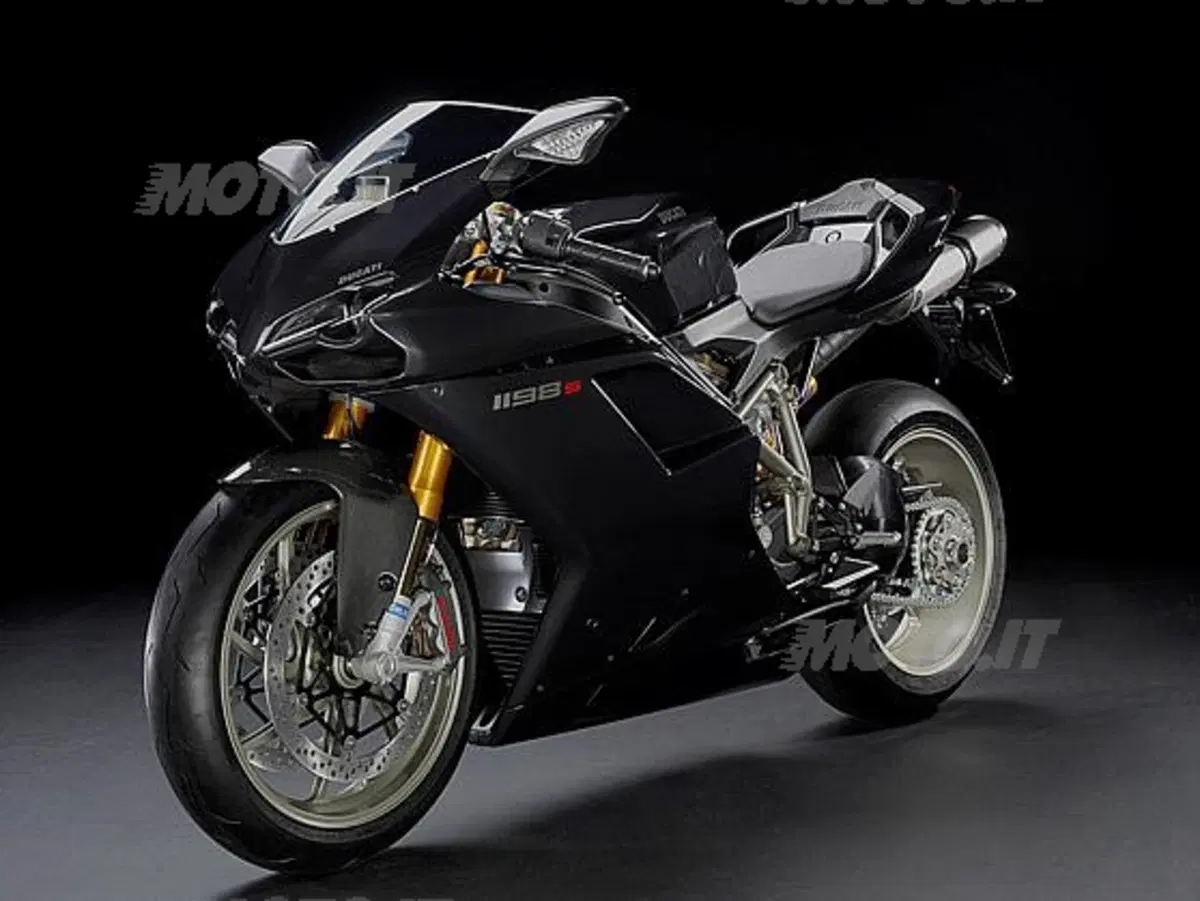 Scendono in passerella all'EICMA le nuove nate di Borgo Panigale (5)