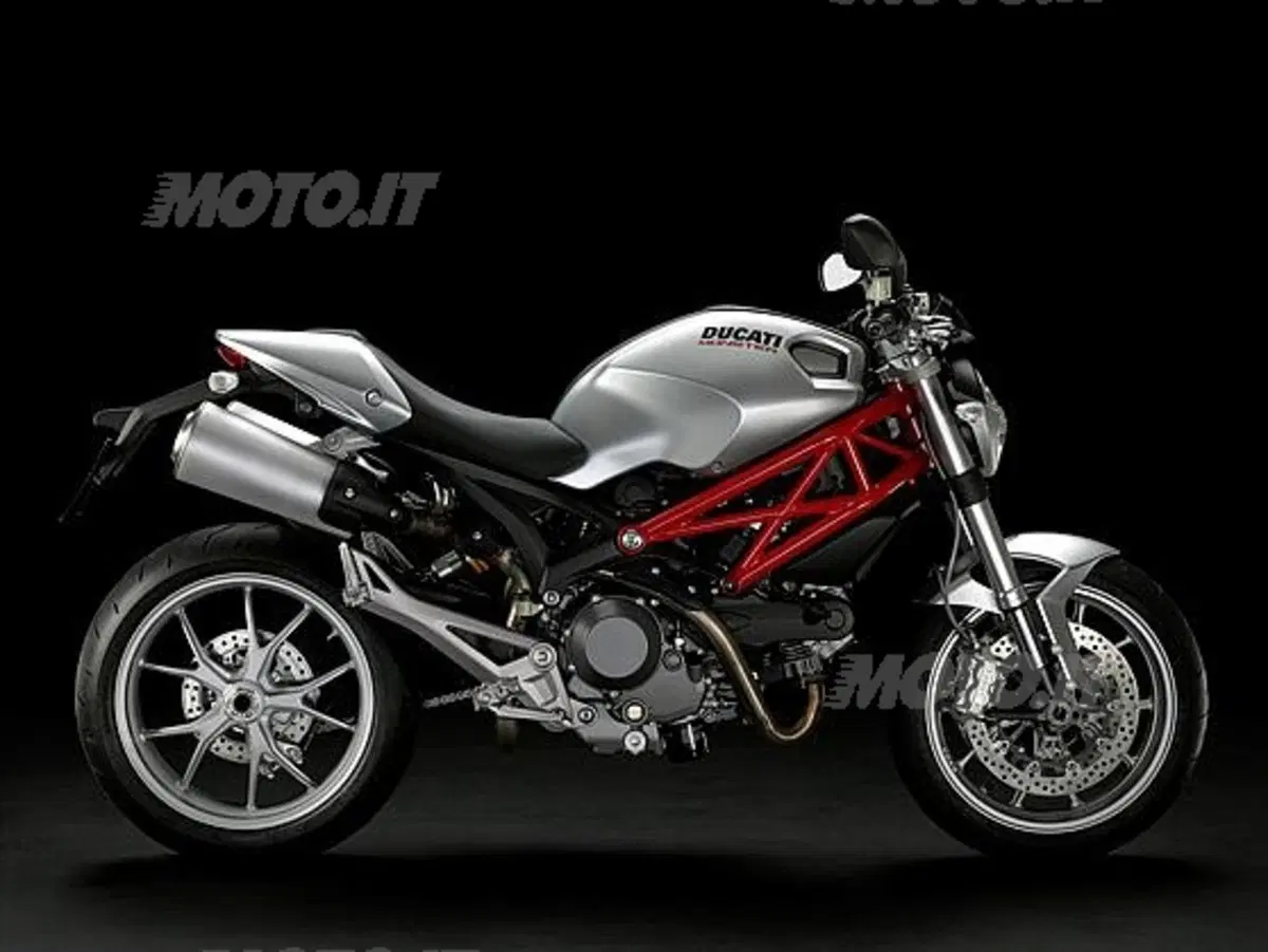 Scendono in passerella all'EICMA le nuove nate di Borgo Panigale (7)