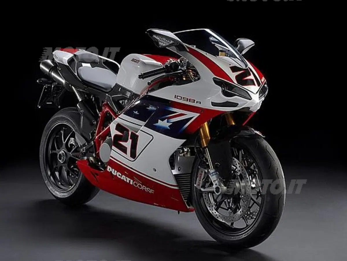 Scendono in passerella all'EICMA le nuove nate di Borgo Panigale (9)