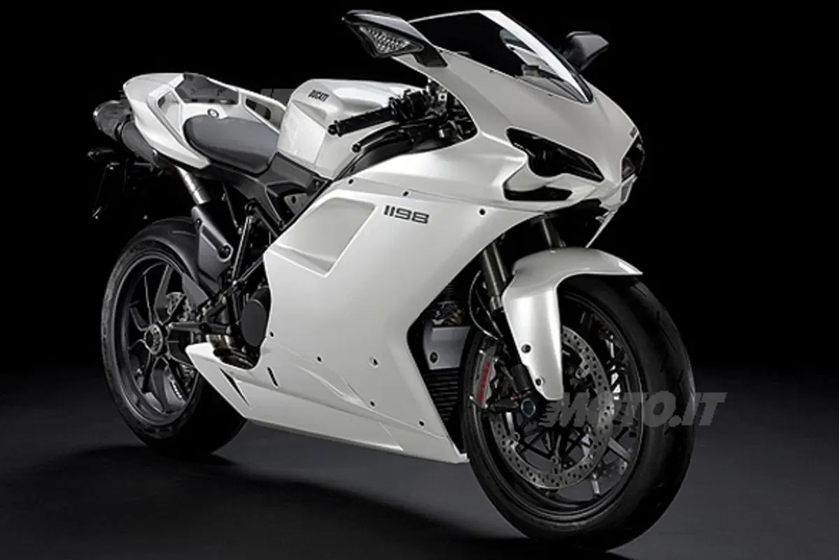 Scendono in passerella all'EICMA le nuove nate di Borgo Panigale (12)