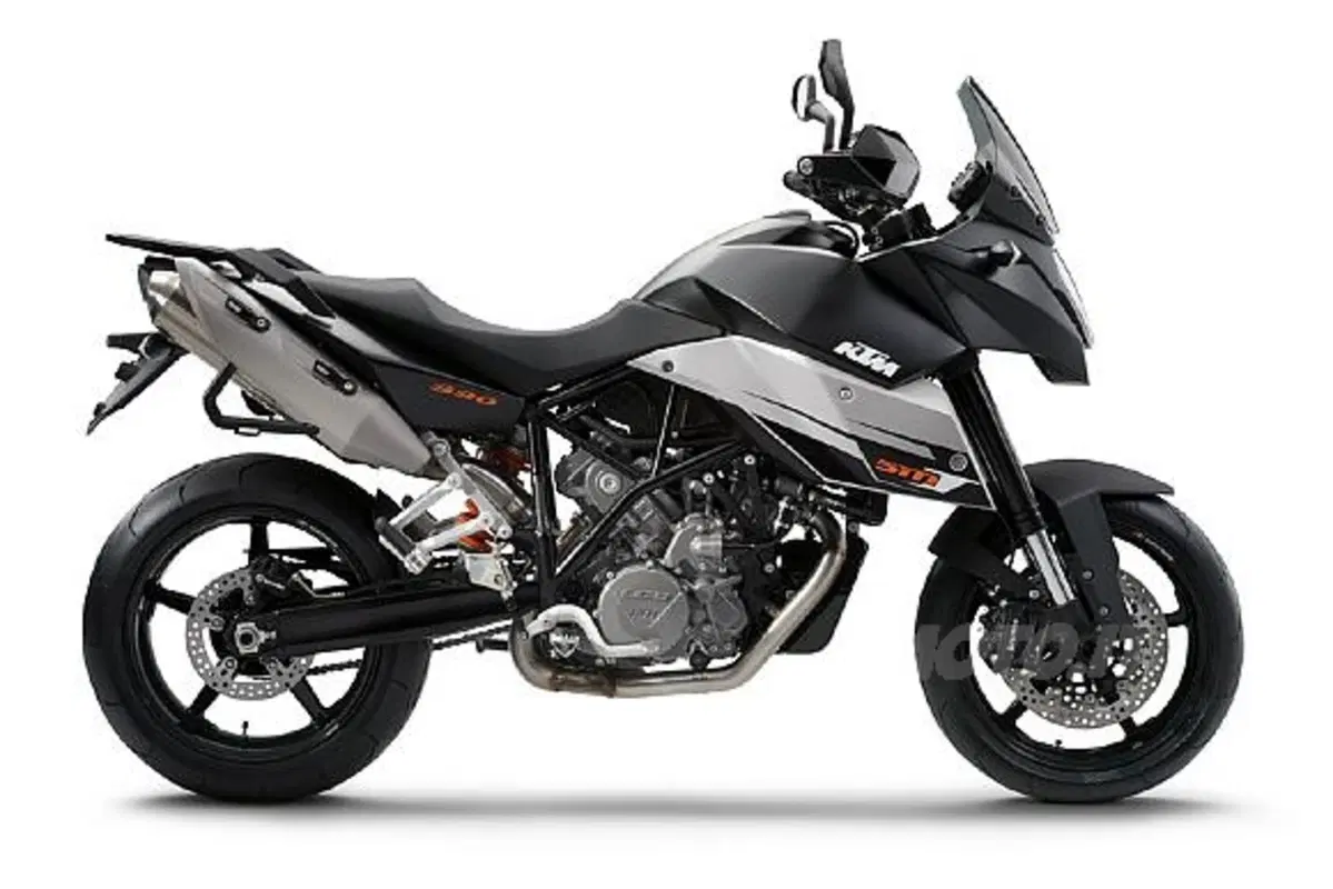 Adventure 990R, 990 Supermoto T e 1190 RC8 R all'EICMA (5)