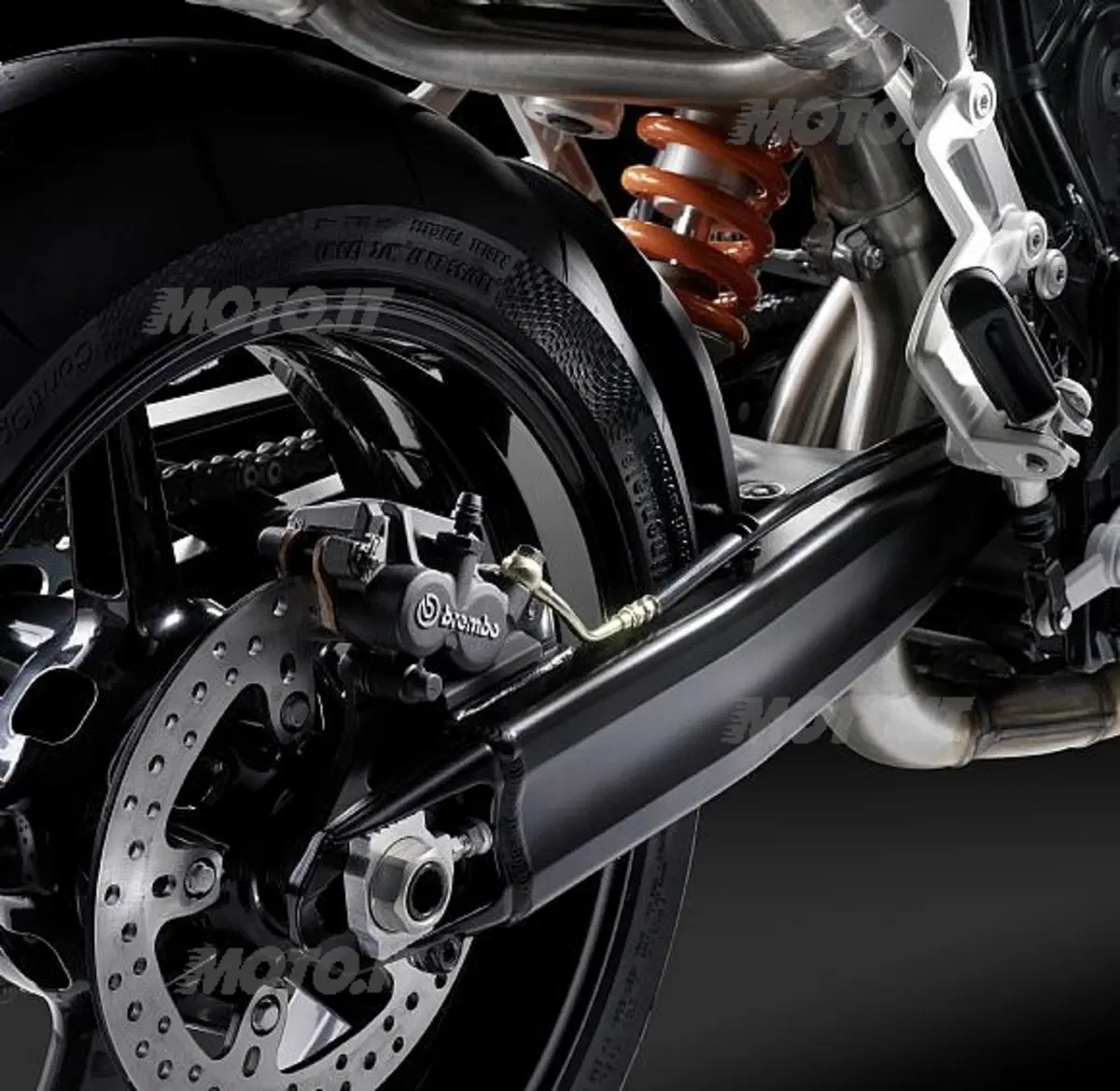 Adventure 990R, 990 Supermoto T e 1190 RC8 R all'EICMA (8)