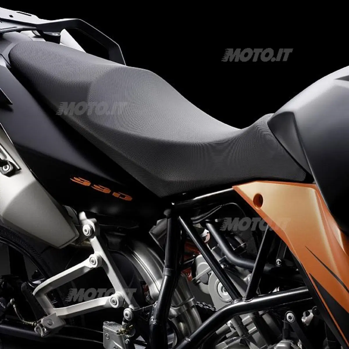 Adventure 990R, 990 Supermoto T e 1190 RC8 R all'EICMA (9)