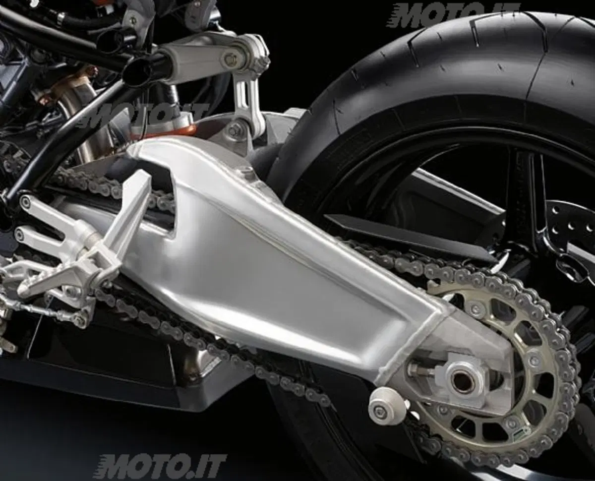 Adventure 990R, 990 Supermoto T e 1190 RC8 R all'EICMA (14)