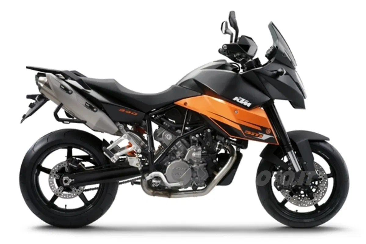 Adventure 990R, 990 Supermoto T e 1190 RC8 R all'EICMA (15)