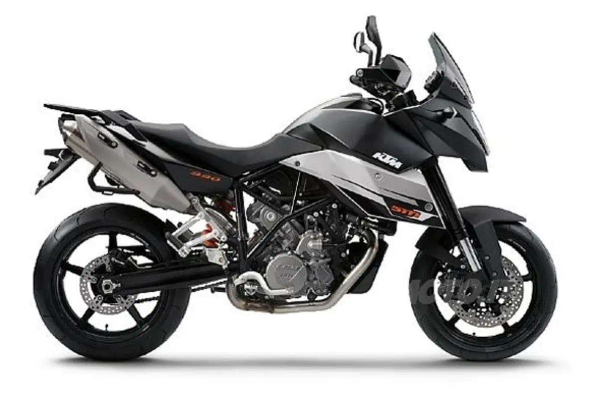 Adventure 990R, 990 Supermoto T e 1190 RC8 R all'EICMA (17)