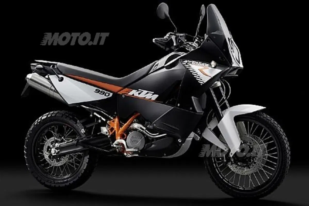 Adventure 990R, 990 Supermoto T e 1190 RC8 R all'EICMA (18)