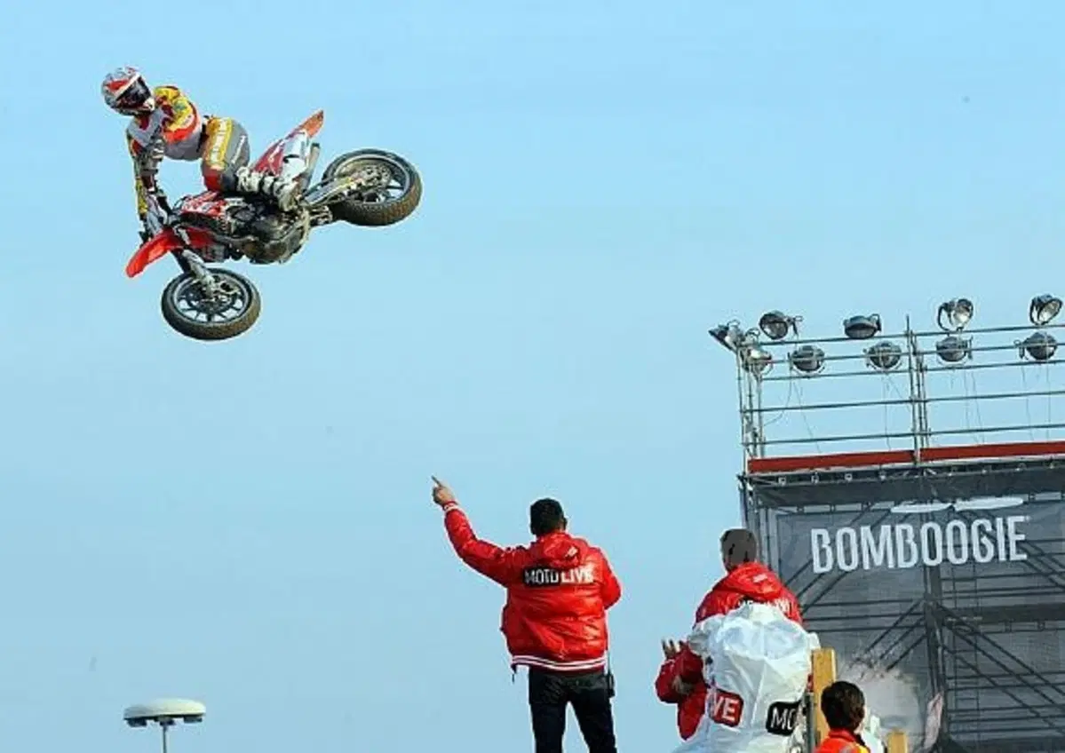 Entusiasmanti performance dei piloti che hanno animato l’evento clou della giornata conclusiva (3)