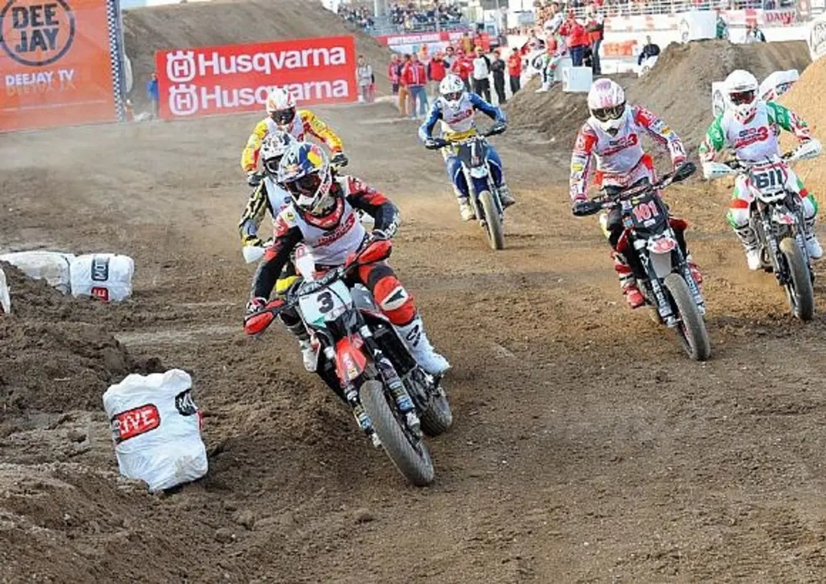 Entusiasmanti performance dei piloti che hanno animato l’evento clou della giornata conclusiva (7)