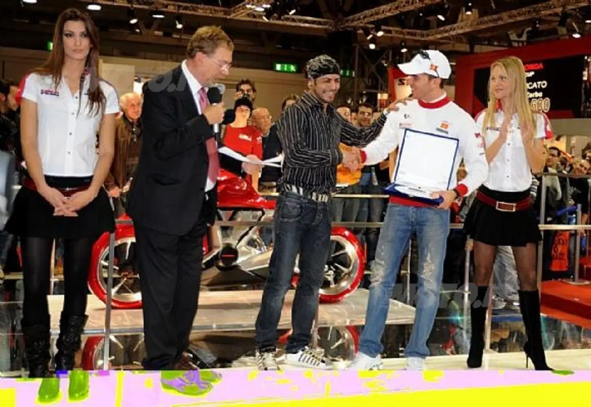 Passerella all’EICMA di Milano per i Campioni Honda 2008
