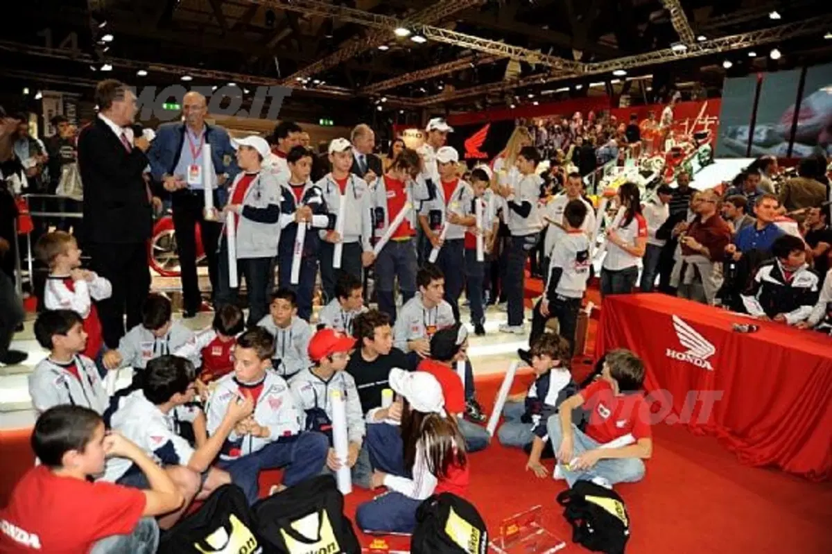 Passerella all’EICMA di Milano per i Campioni Honda 2008 (2)