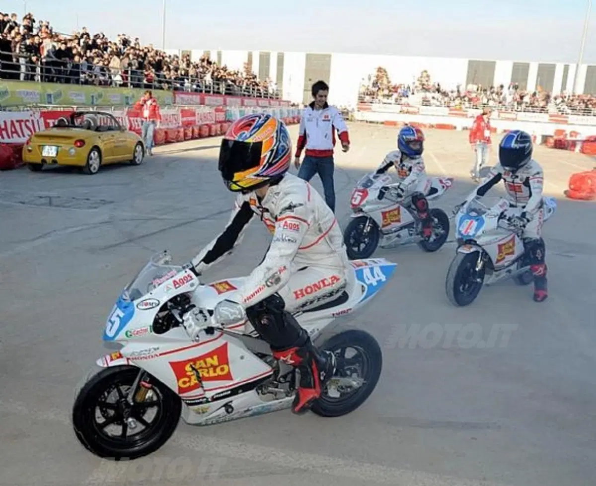 Passerella all’EICMA di Milano per i Campioni Honda 2008 (3)
