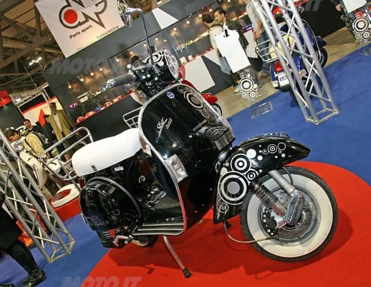 Star Deluxe 125 e 150 ripropongono lo stile inimitabile del mitico vespone con le marce (2)