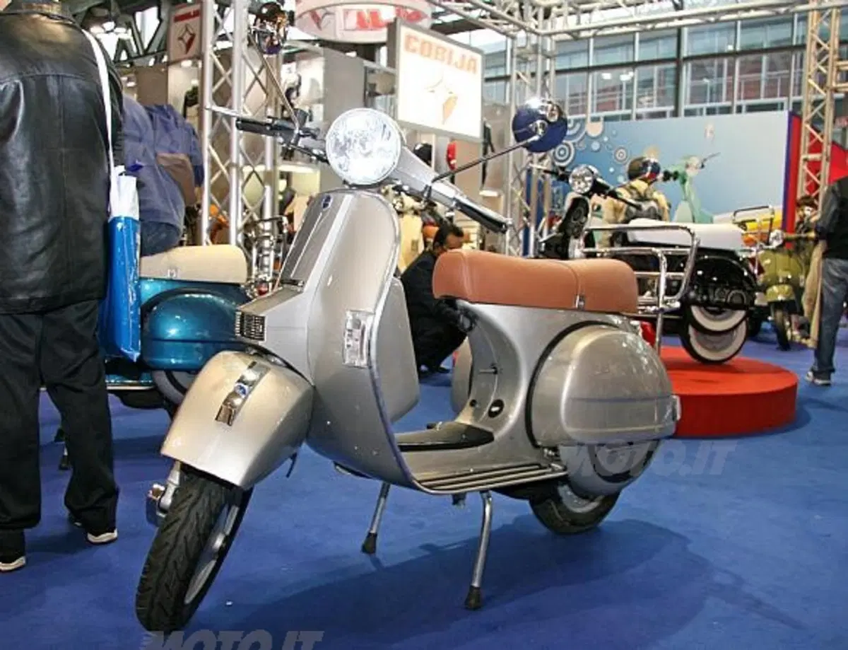 Star Deluxe 125 e 150 ripropongono lo stile inimitabile del mitico vespone con le marce (4)