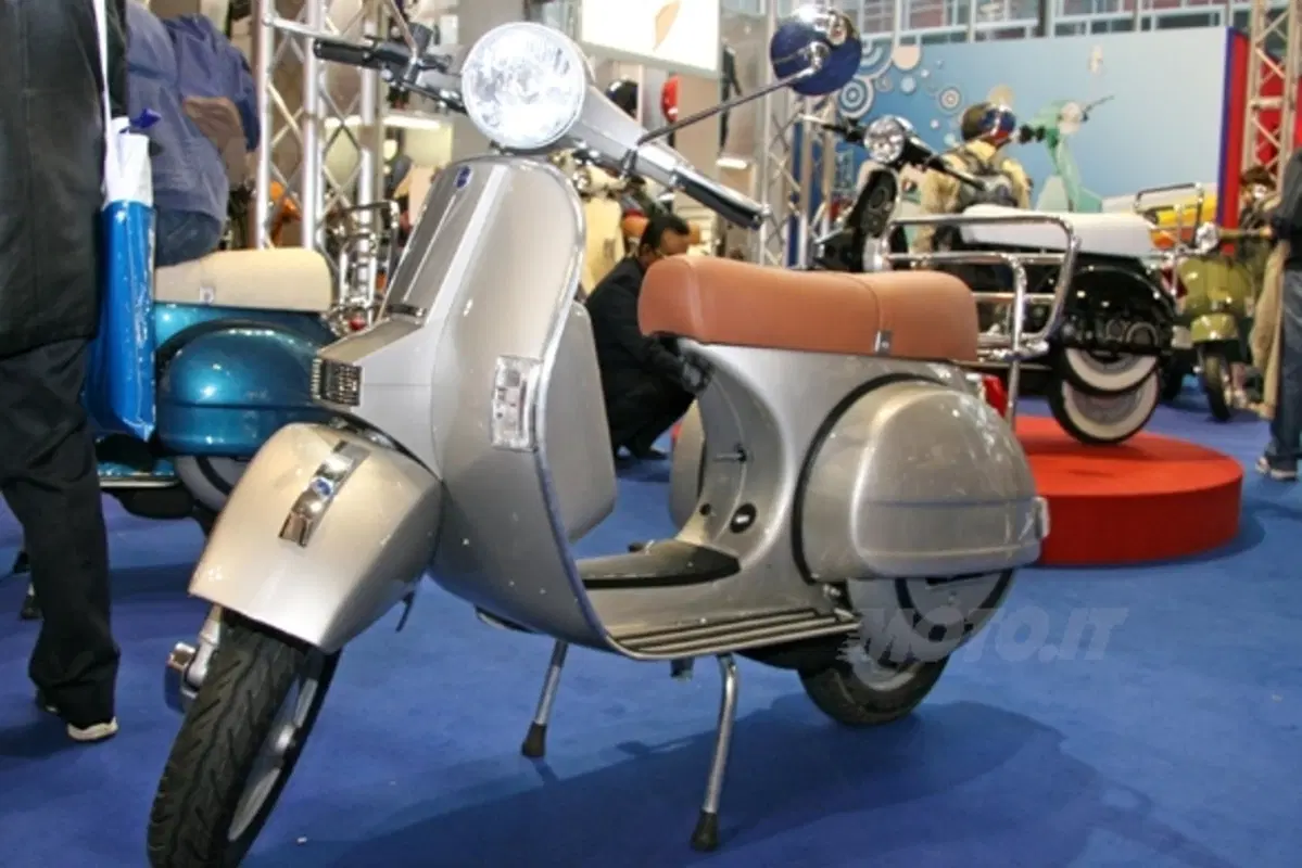Star Deluxe 125 e 150 ripropongono lo stile inimitabile del mitico vespone con le marce (13)