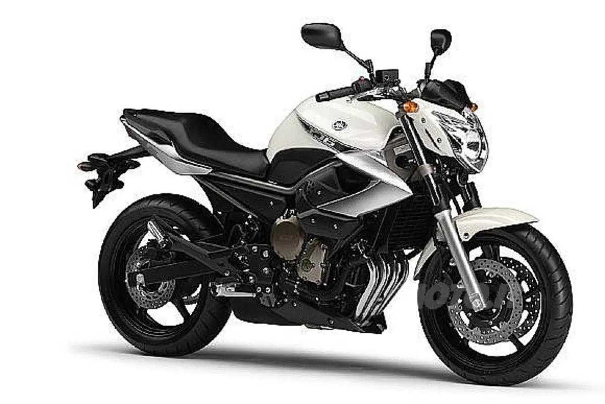 XJ6 ha raccolto i favori del pubblico al Salone di Milano e oggi arriva dai concessionari (5)