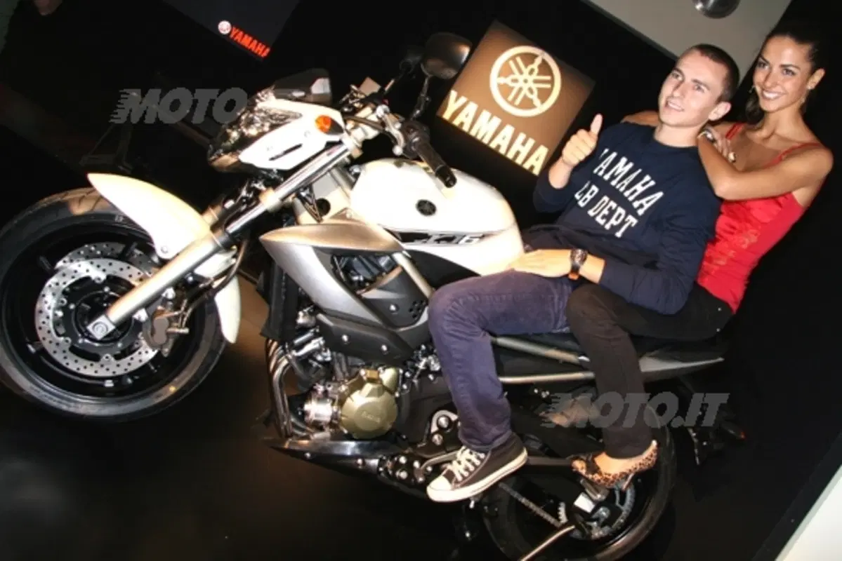XJ6 ha raccolto i favori del pubblico al Salone di Milano e oggi arriva dai concessionari (9)